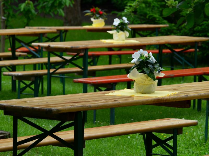 Location tables et bancs champêtres
